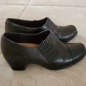 clarks womens dress shoes wide width